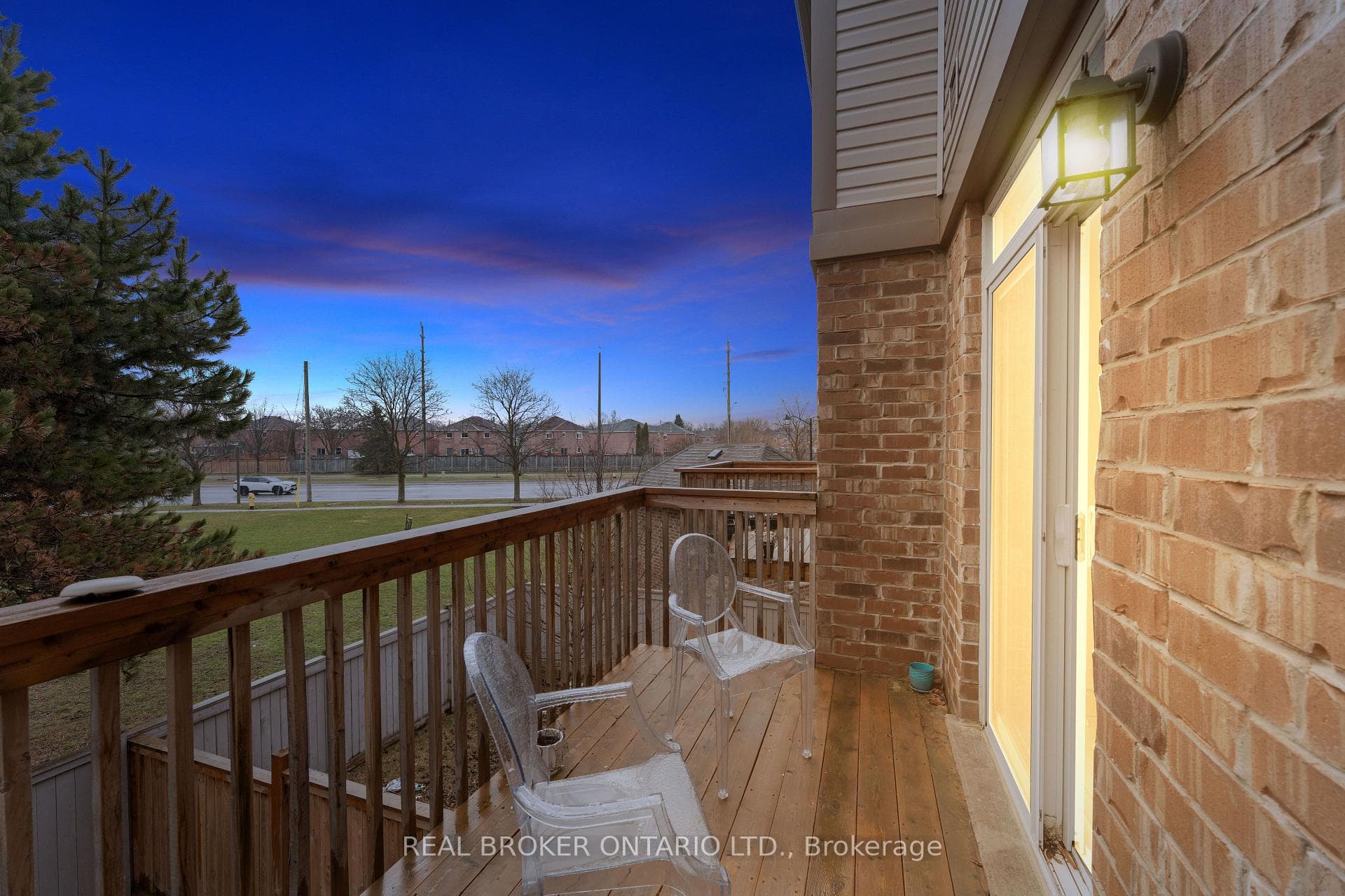 206 London Lane photo 40
