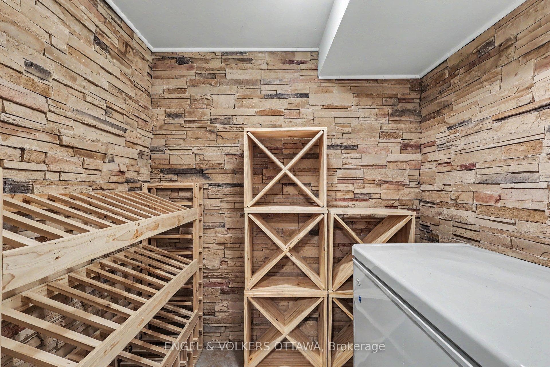 101 Ivy Crescent photo 26