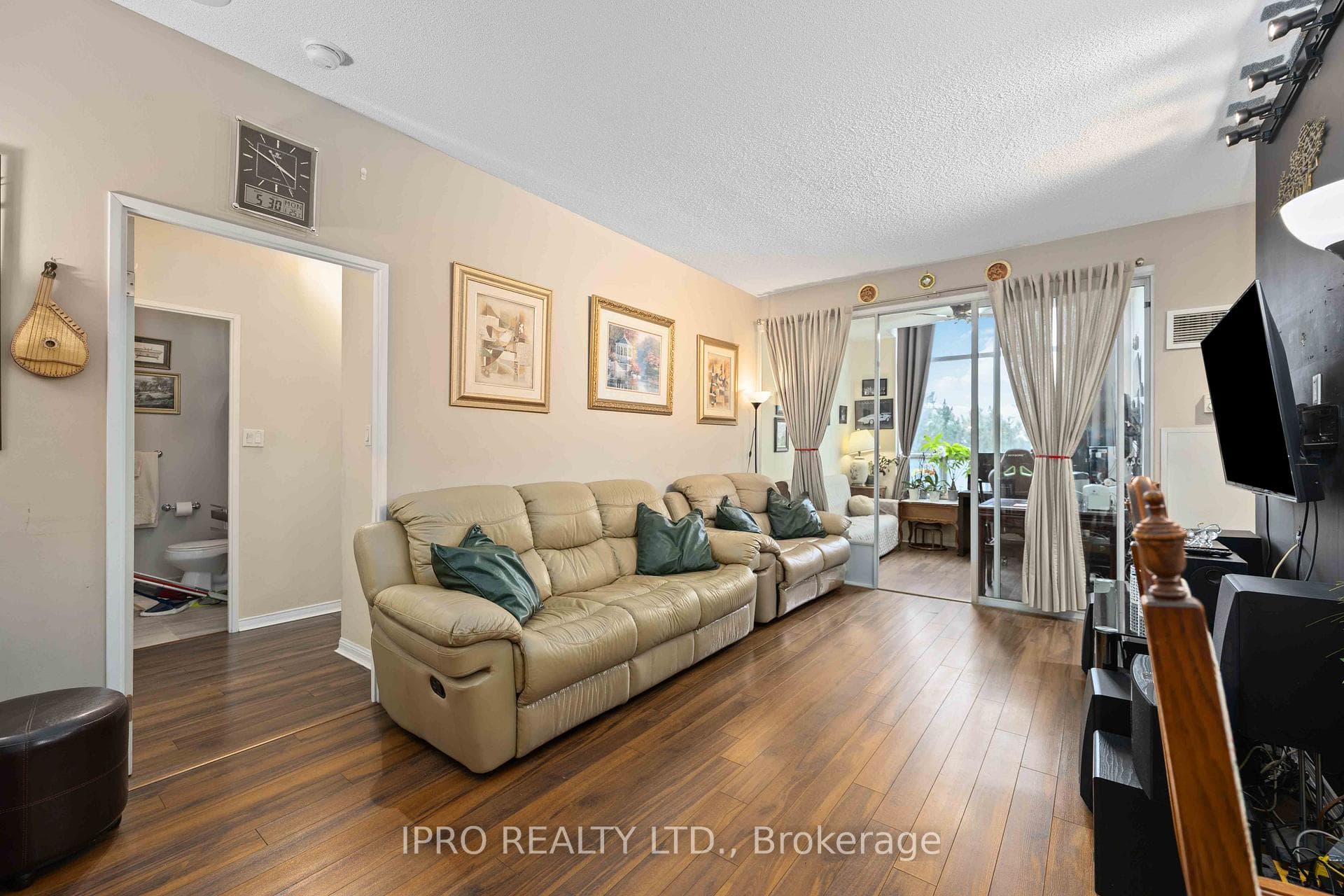 88 Corporate Drive Unit 217 photo 13