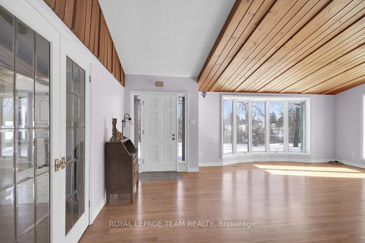 105 Snedden Drive photo 19