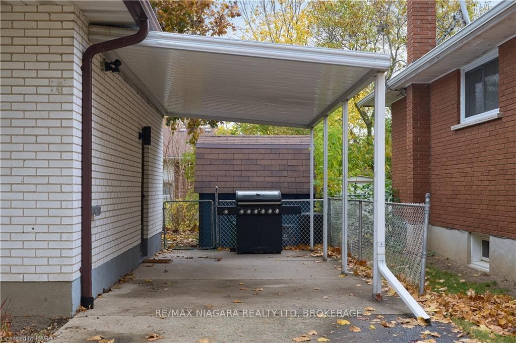 18 DENSGROVE Drive photo 3