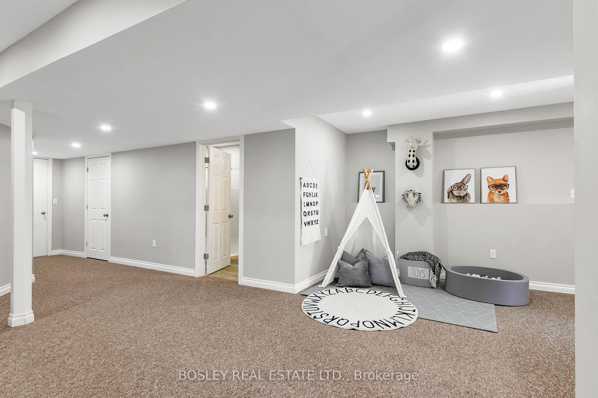 47 Piper Crescent photo 31