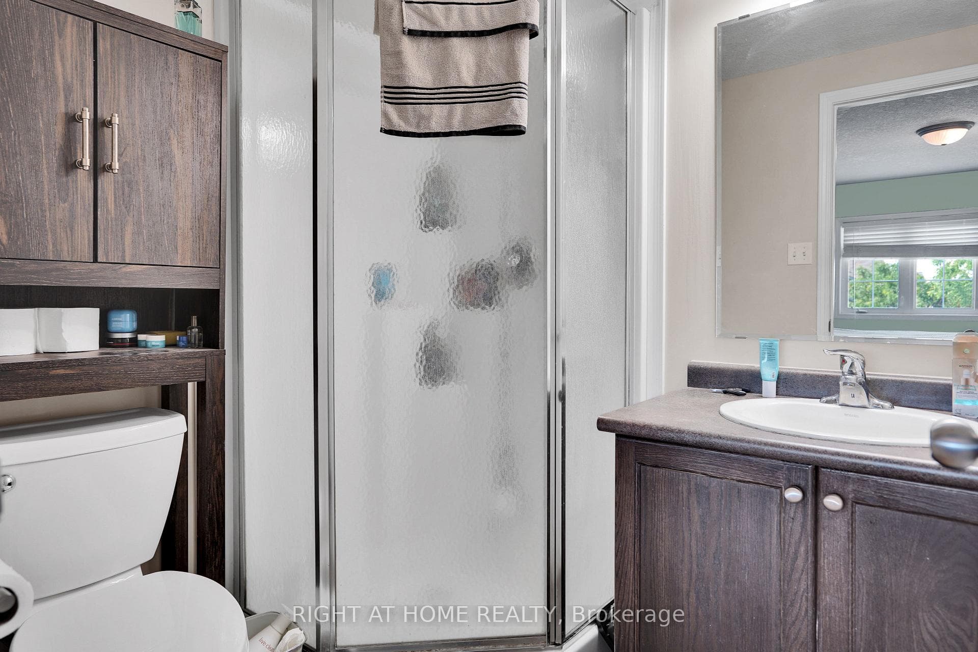 60 Featherstone Street photo 14
