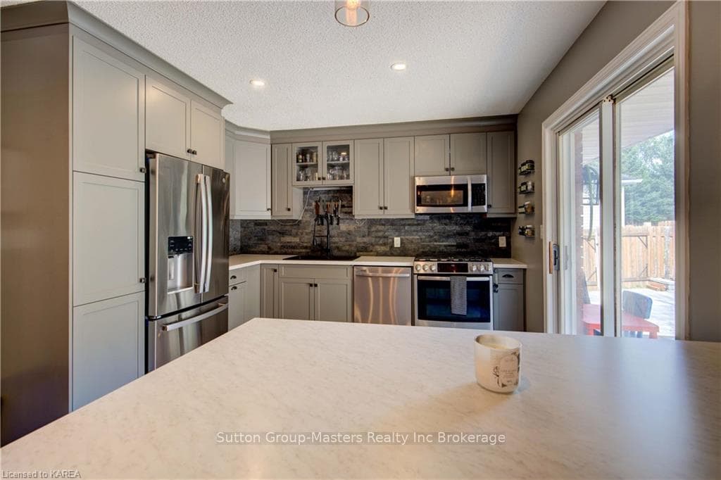 802 PALACE ROAD Road photo 16