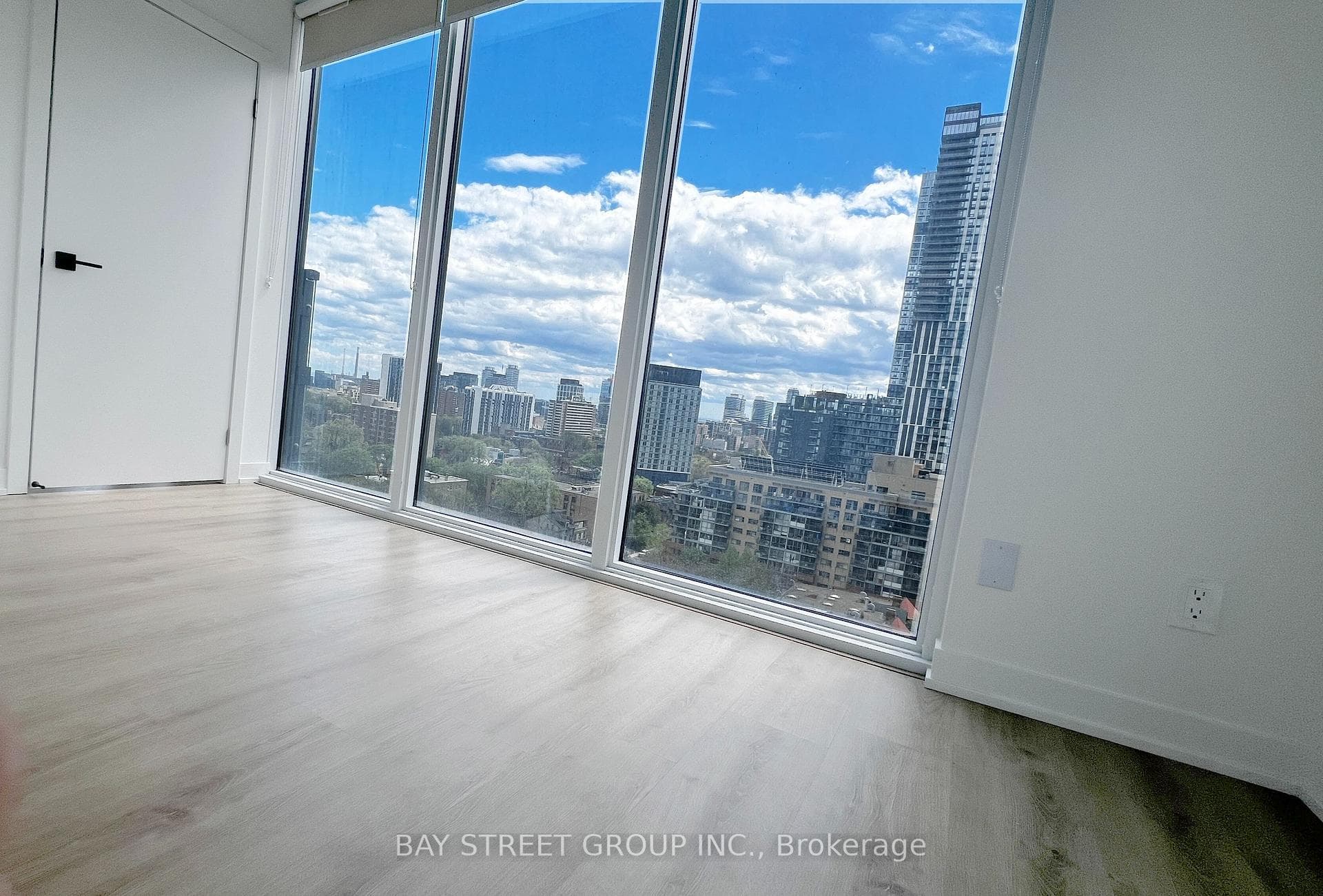 319 Jarvis Street Unit 1502 photo 9