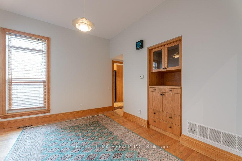 76 Sussex Avenue photo 11