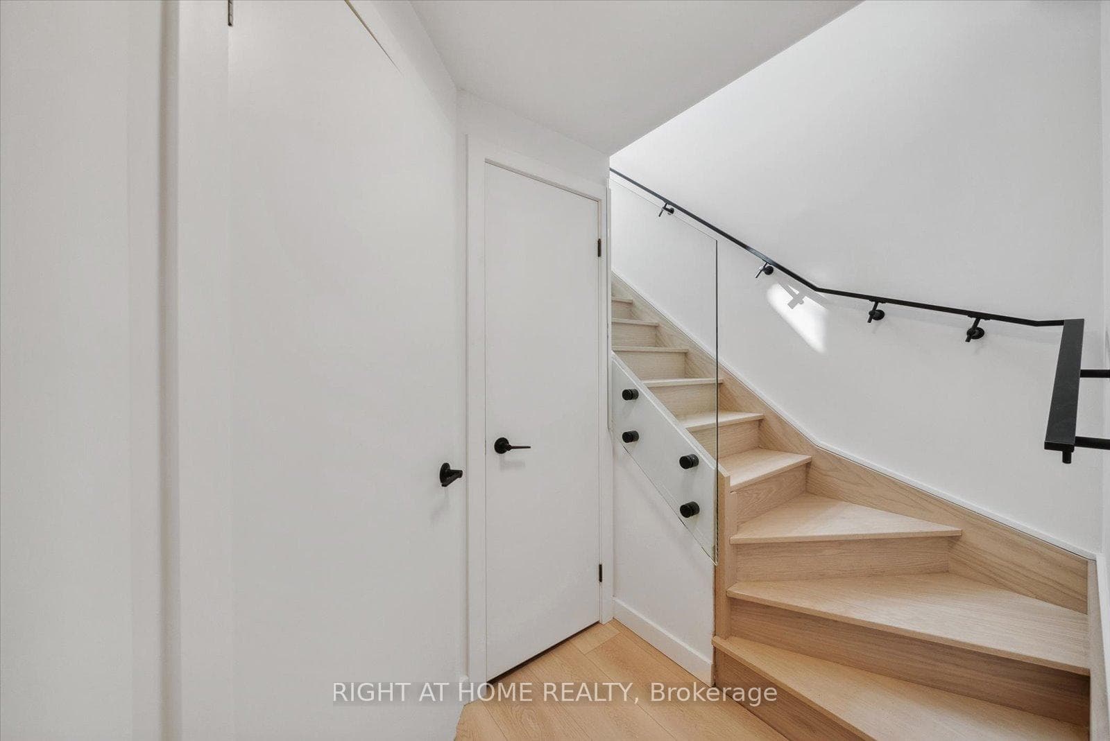 369 Howland Avenue Unit 5 photo 15