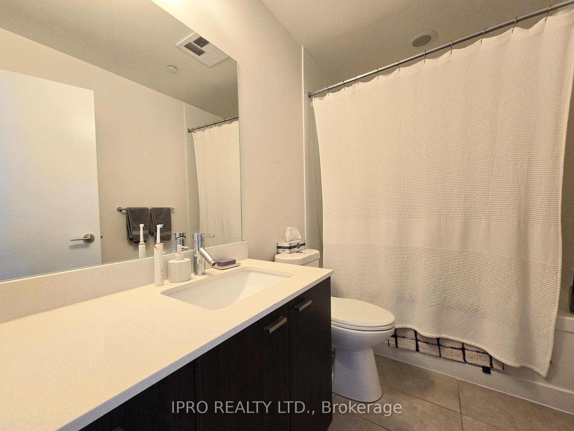 30 Roehampton Avenue Unit 1911 photo 16