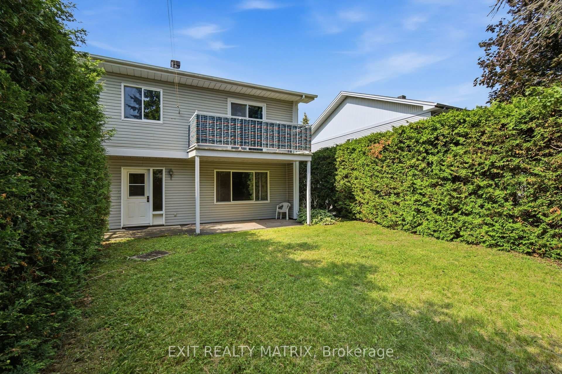 671 Berthiaume Street photo 28