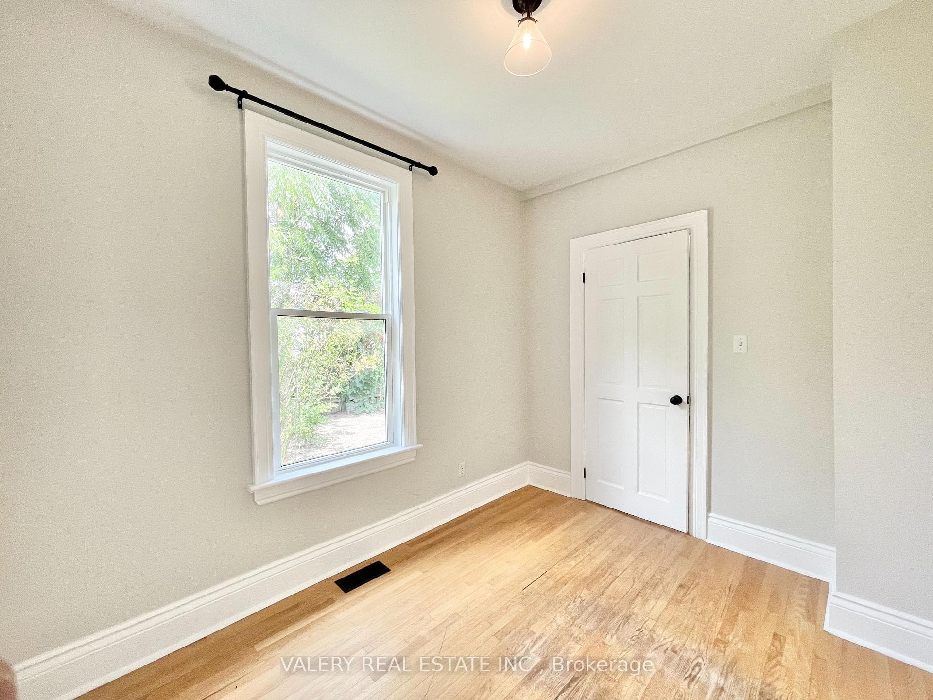 92 Nassau Street Unit Main photo 9