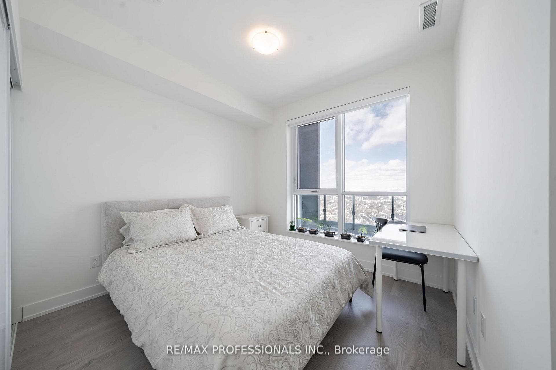 5 Mabelle Avenue Unit 3536 photo 17