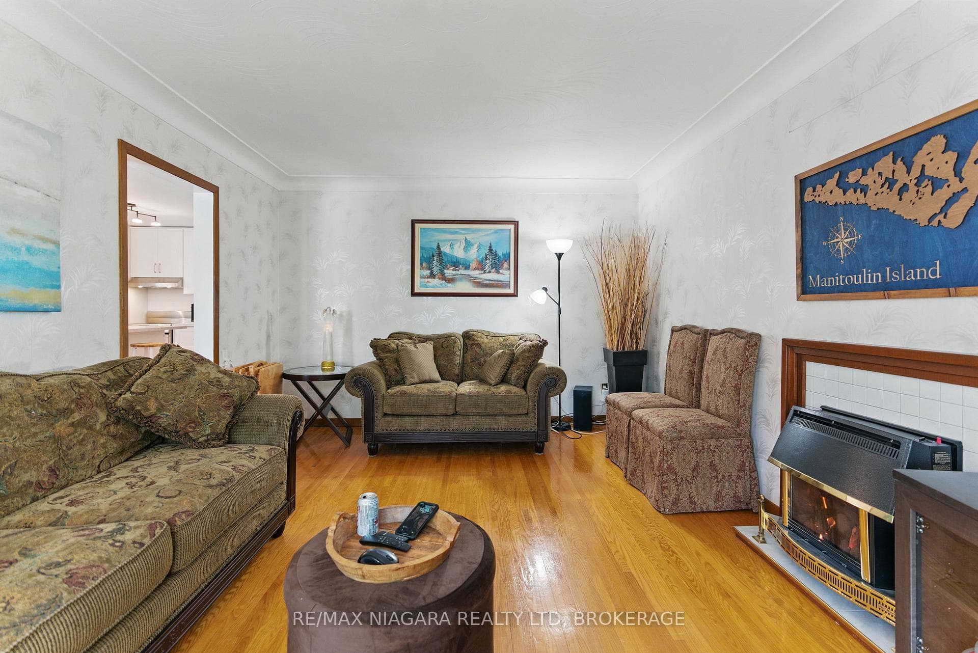 84 REGENT Drive photo 17