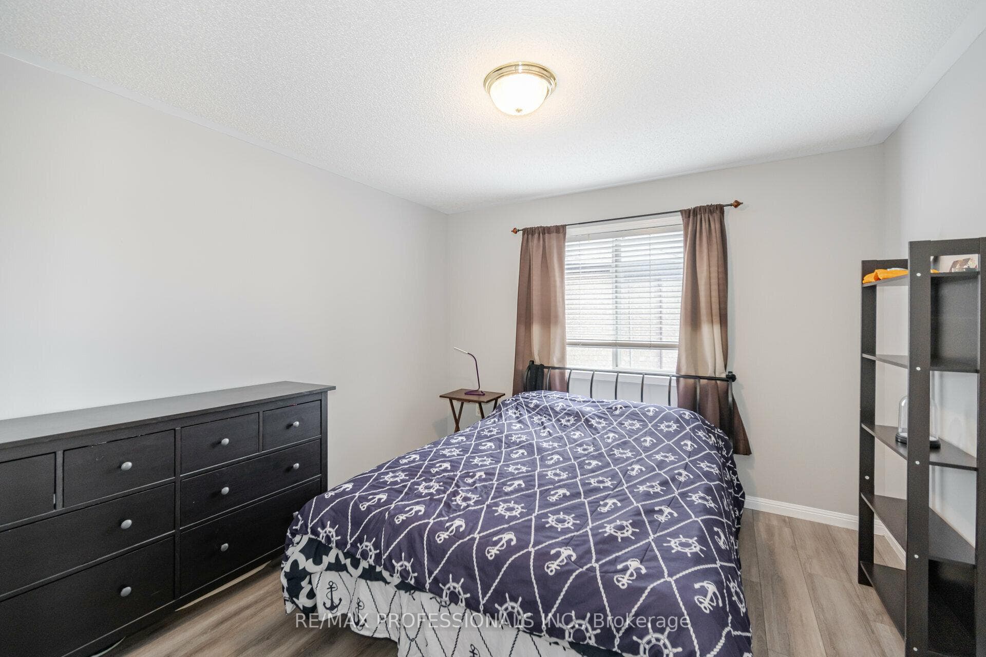 142 Treeline Boulevard photo 34