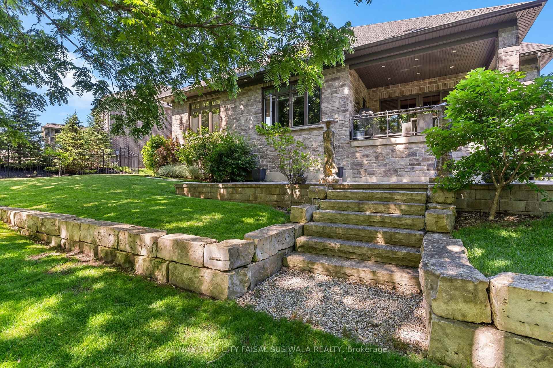 44 Pioneer Ridge Drive photo 3
