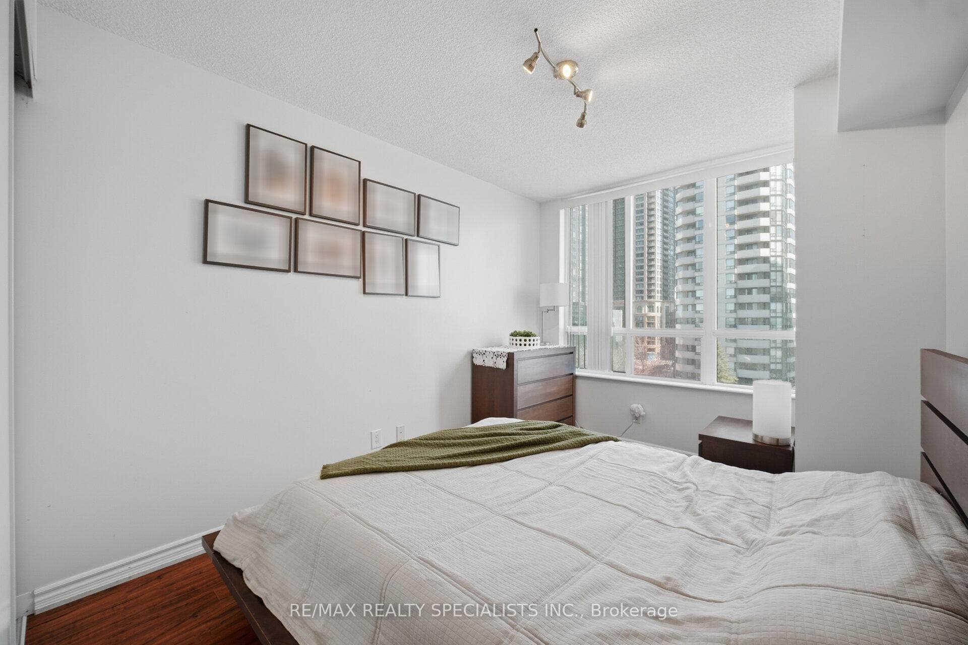 335 Rathburn Road Unit 707 photo 10