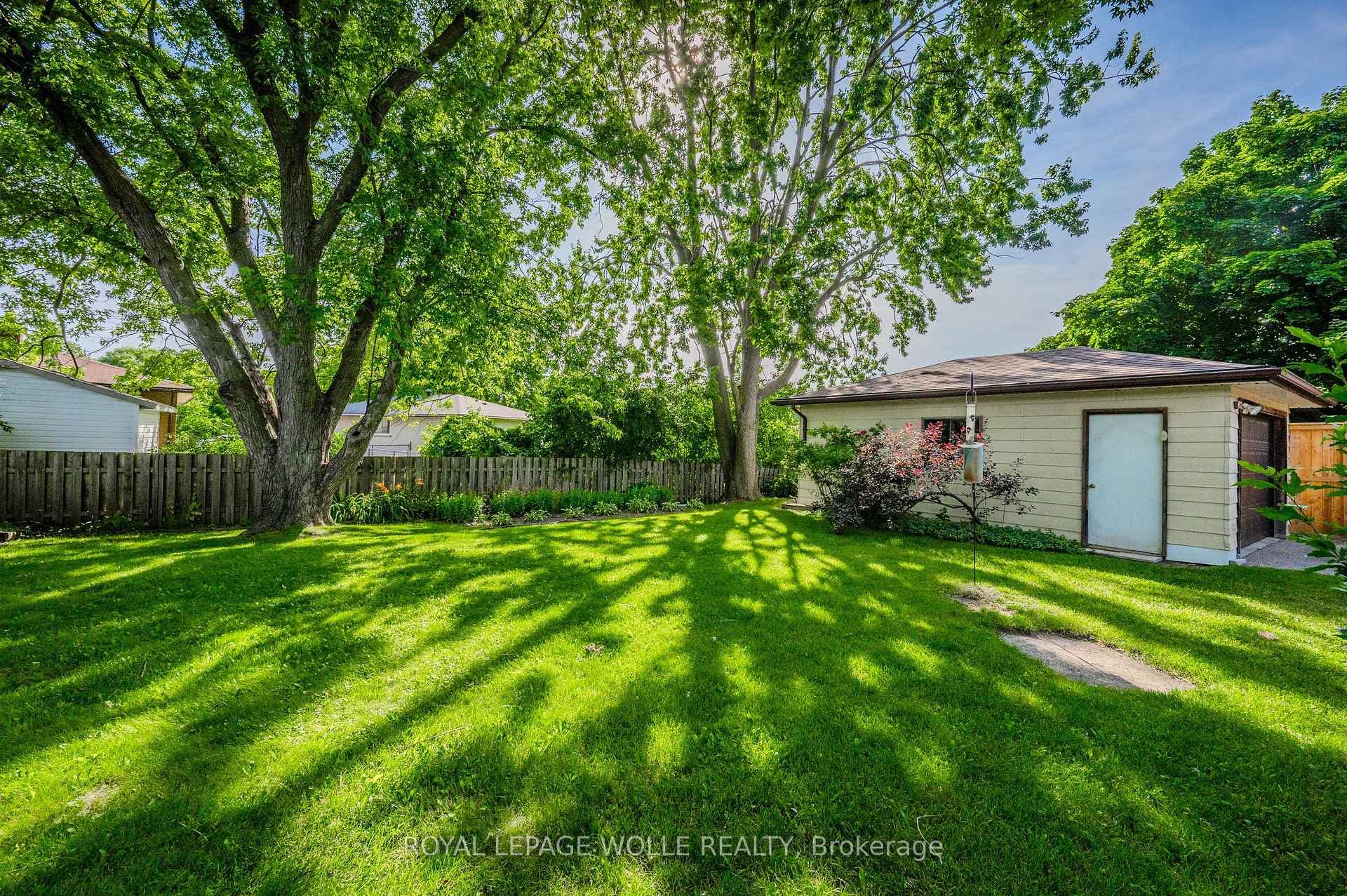 112 Boniface Avenue photo 32