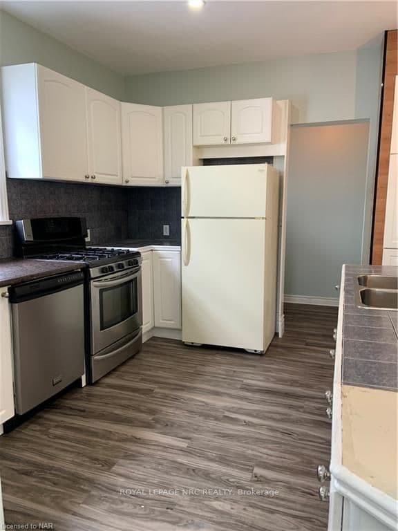 98 HENRY Street photo 8