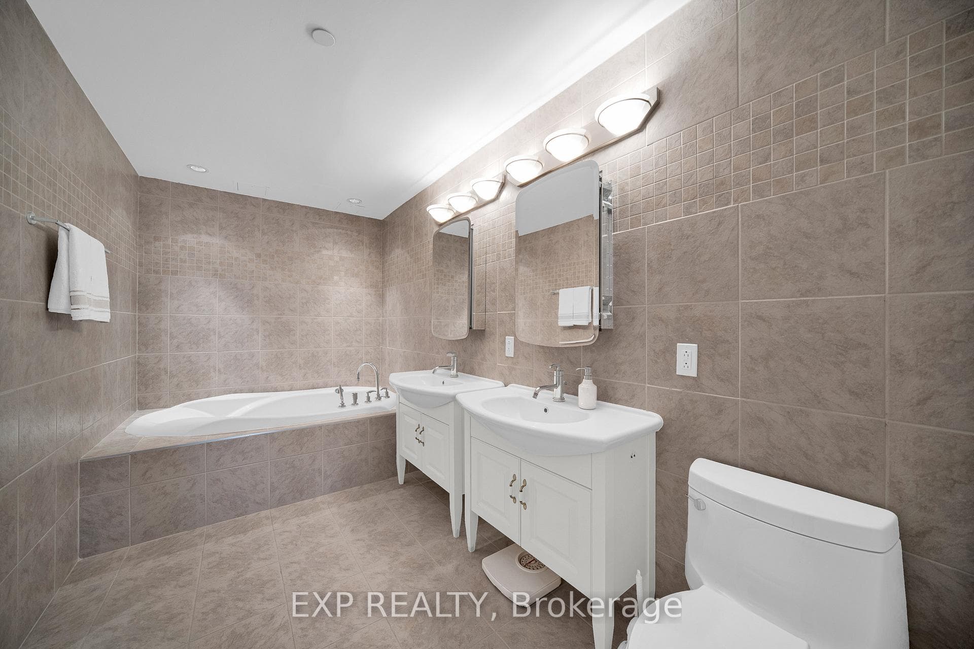 90 George Street Unit 1103 photo 23