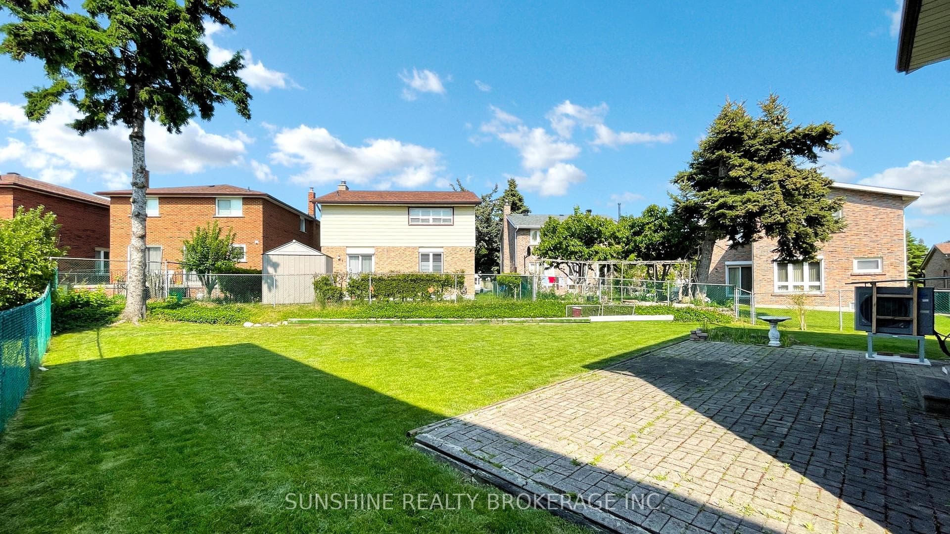 115 Ambercroft Boulevard photo 42