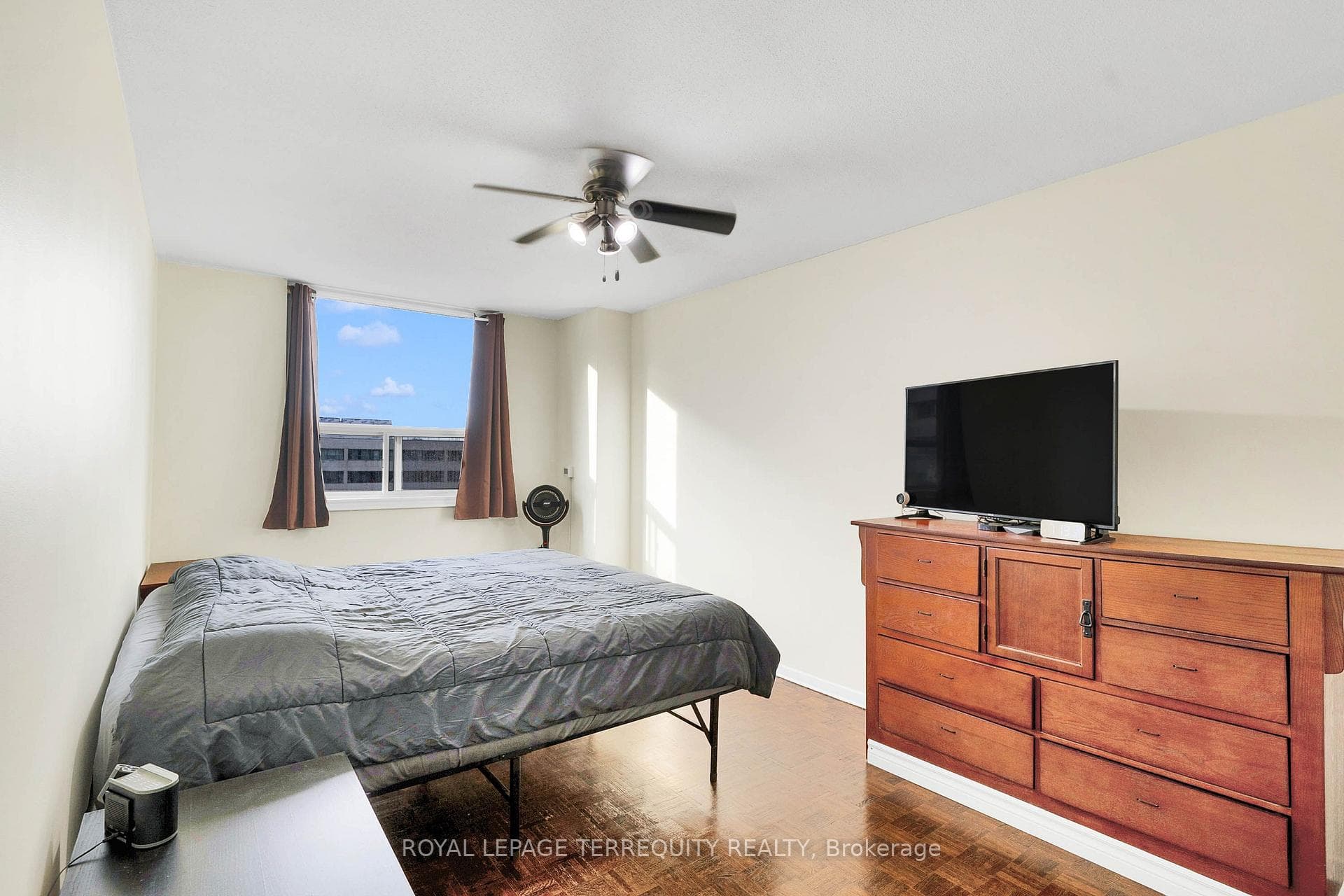 180 Markham Road Unit 816 photo 17