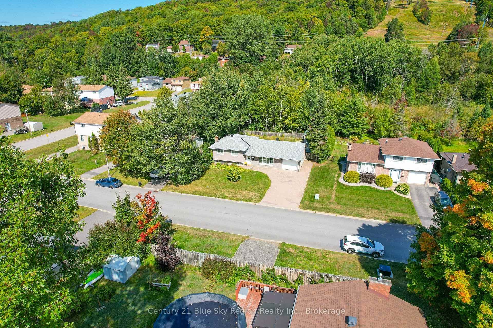 298 Rancier Street photo 34