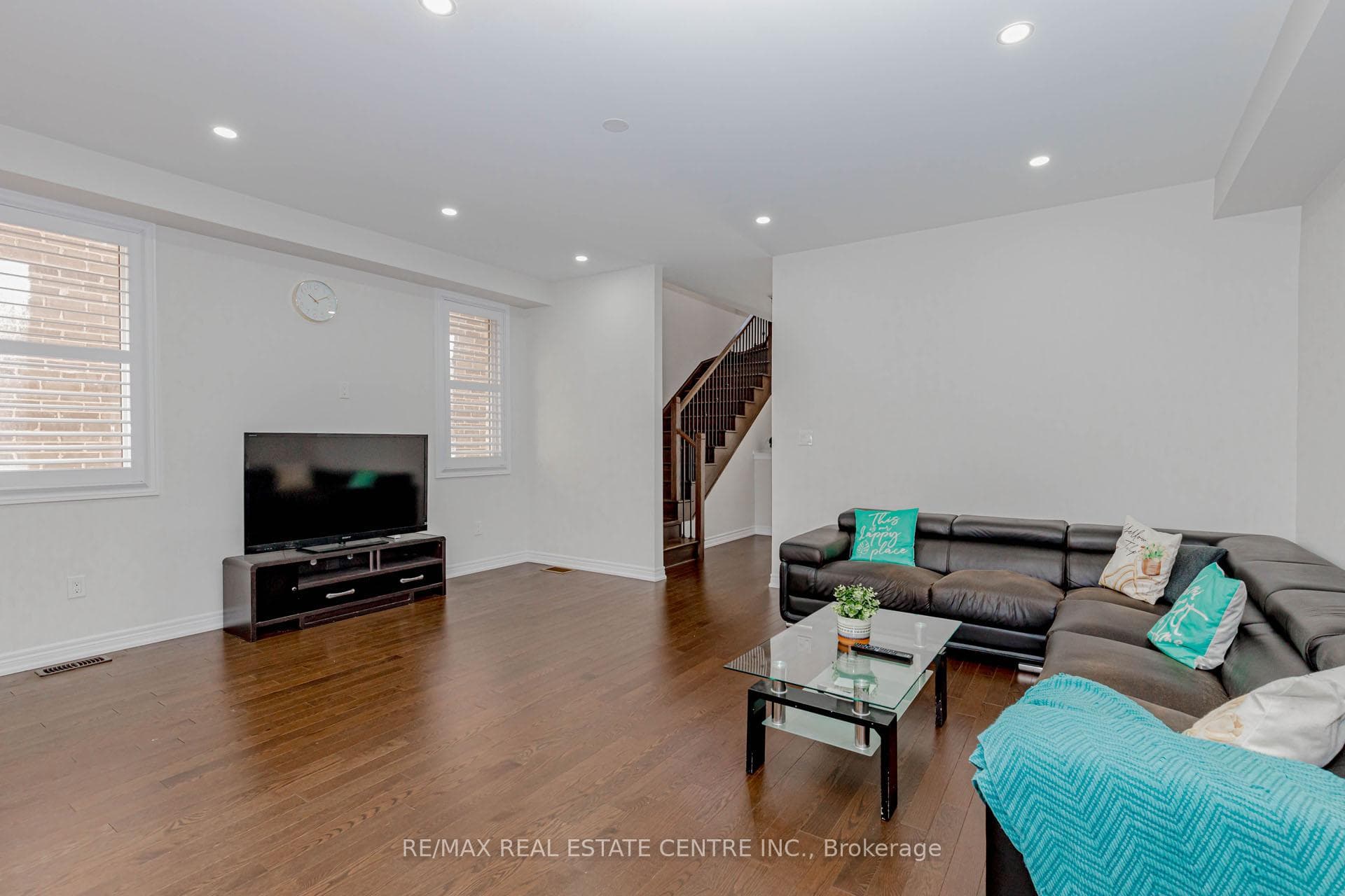 1335 Farmstead Drive photo 8