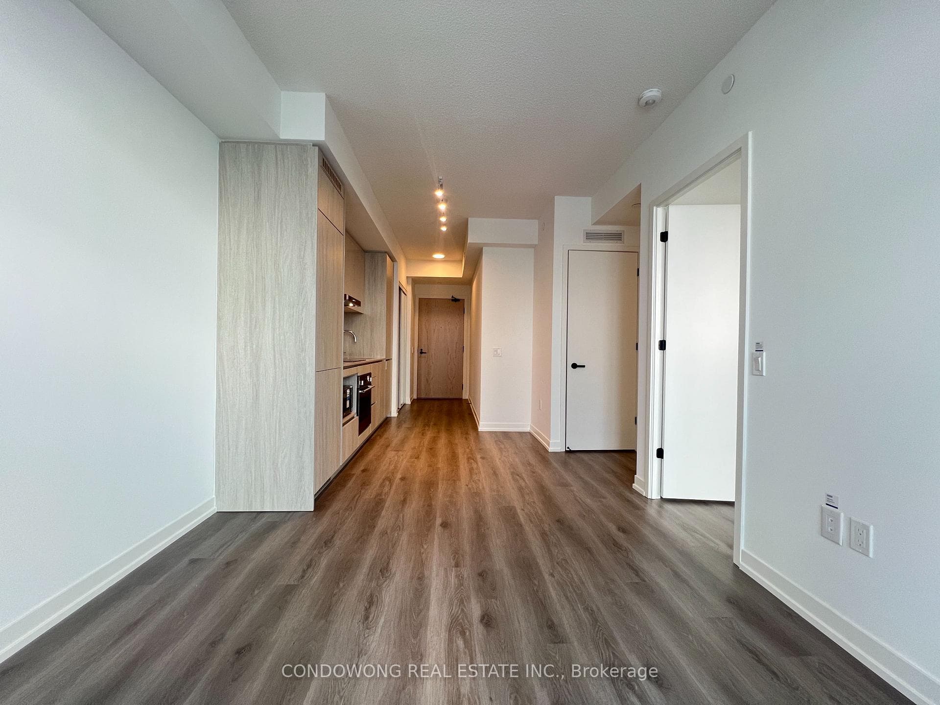 28 Interchange Way Unit 2601 photo 7