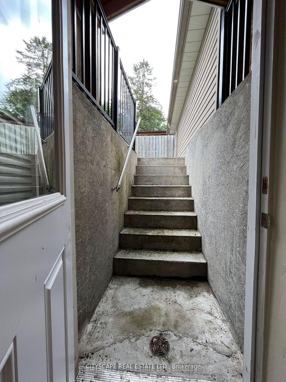 2 Leslie Street Unit Bsmt photo 7