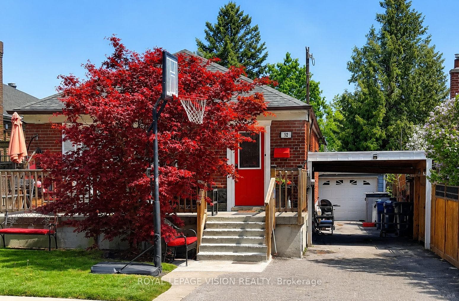 52 Ellendale Drive photo 1