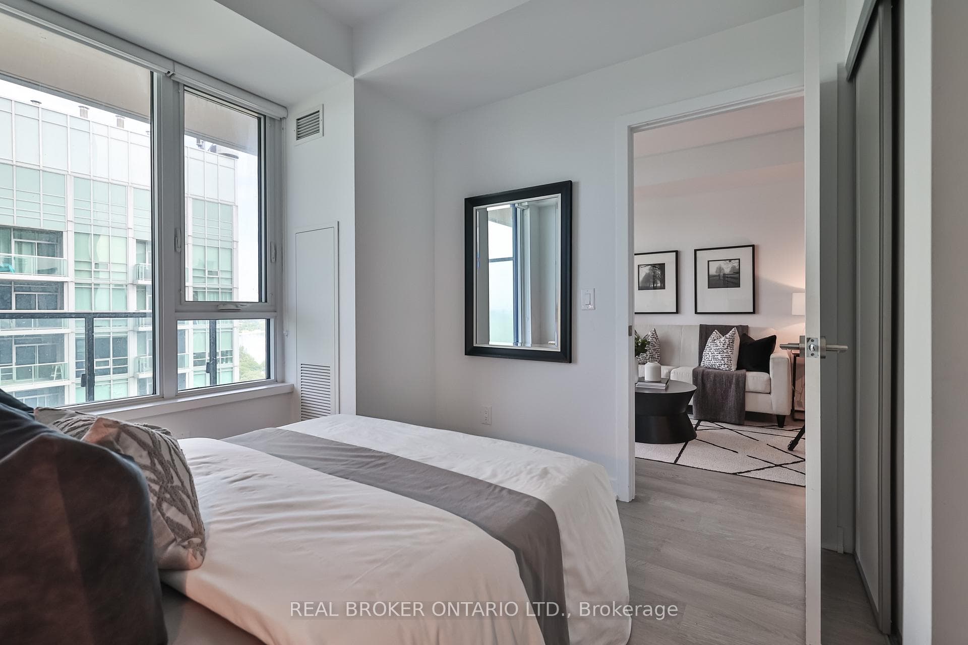 1926 Lake Shore Boulevard Unit 2006 photo 26