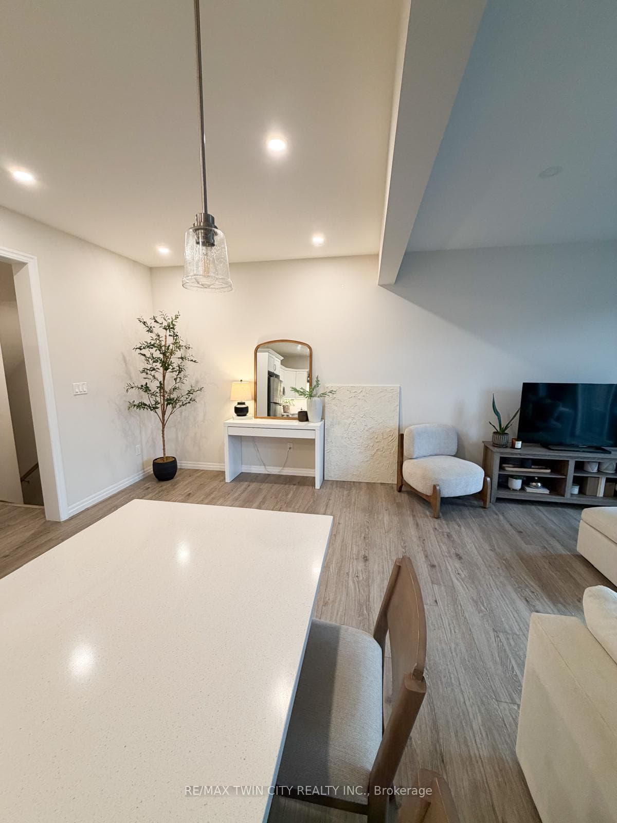 226 Renaissance Drive photo 6