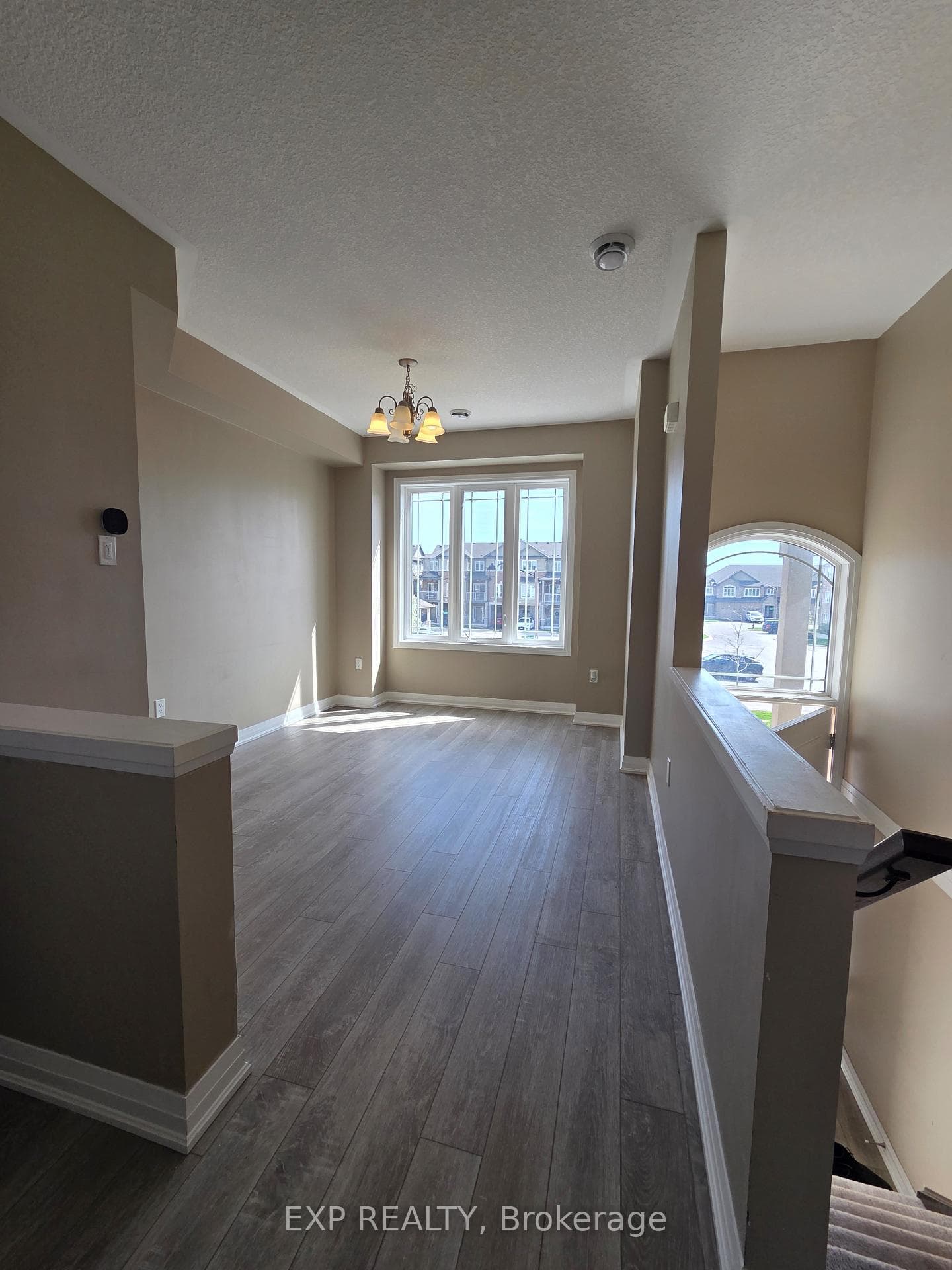 100 Laguna Village Crescent photo 5