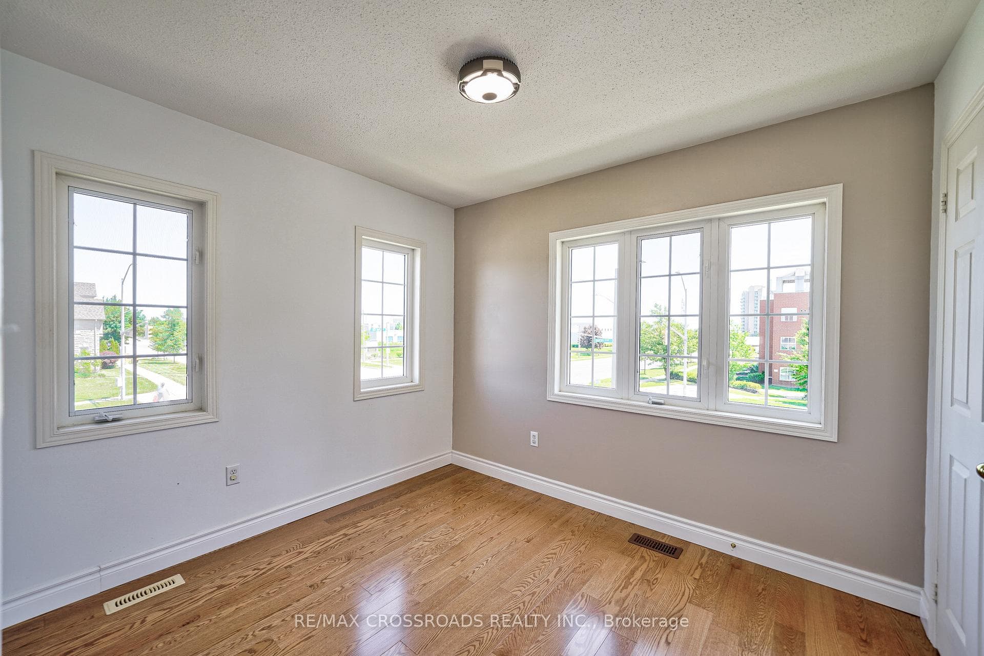 134 Bantry Avenue photo 31