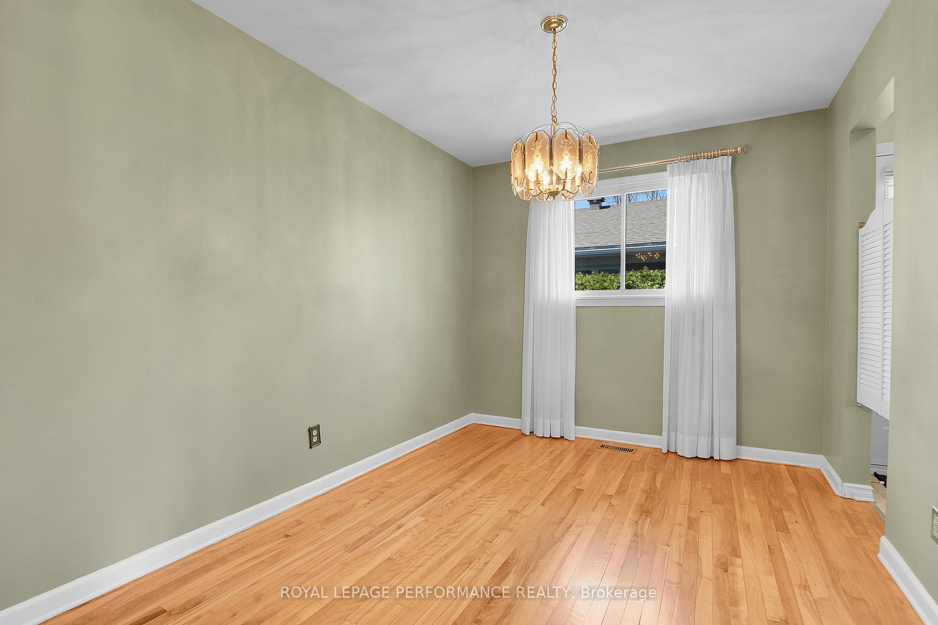 Dining Rm w/hardwood flooring