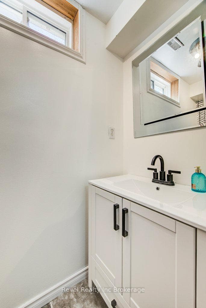 733 Southwood Way photo 24