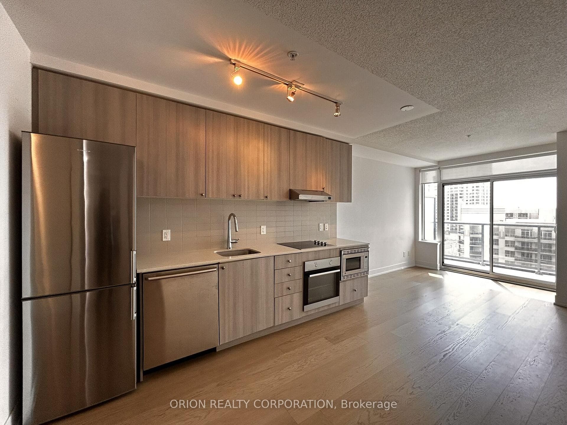 7 Kenaston Gardens Unit 819 photo 1