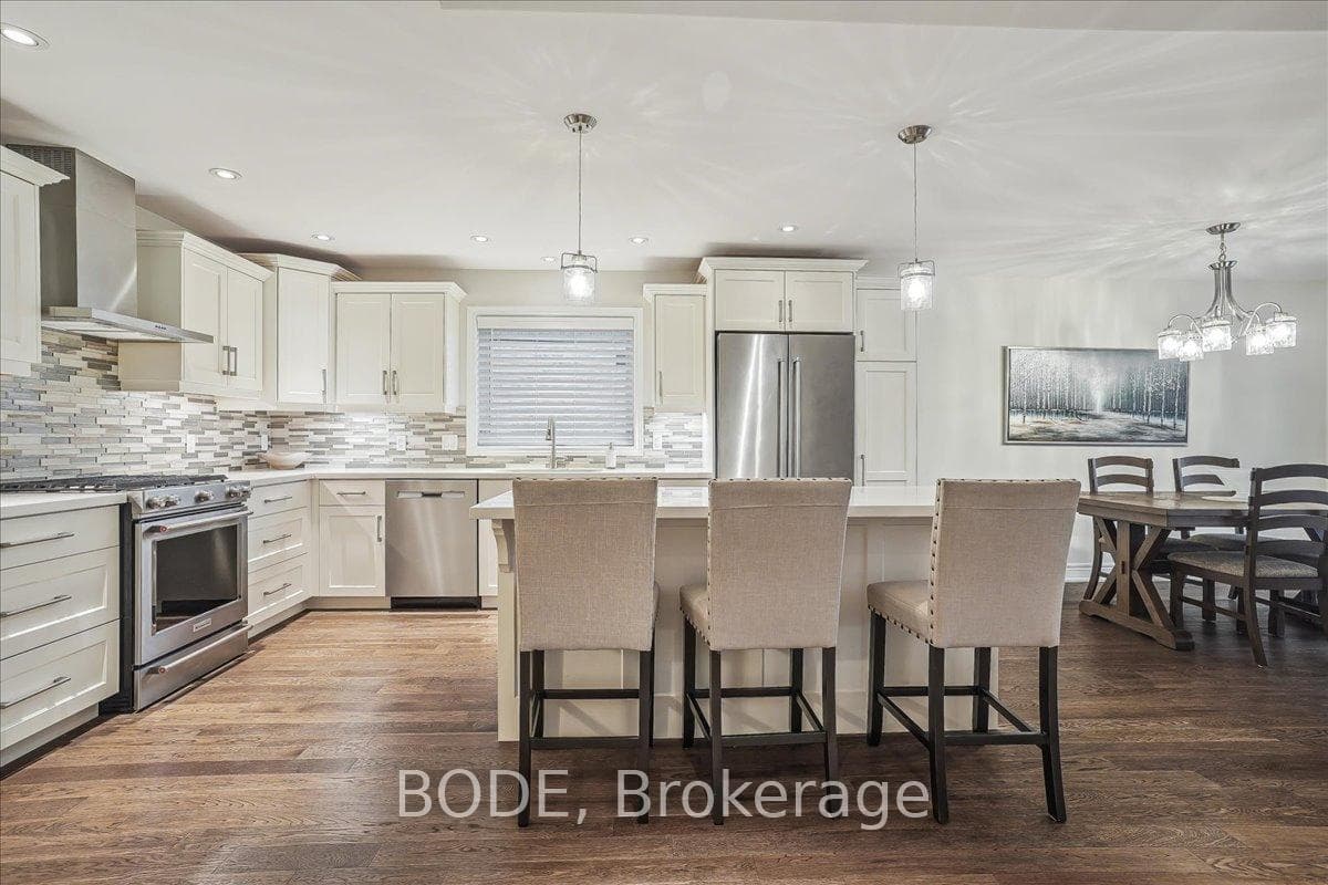 215 Oak Street photo 8