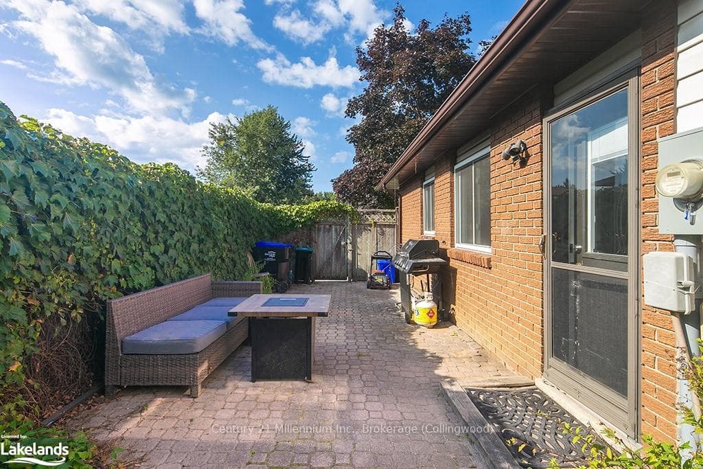 20 GRIFFIN Road photo 24