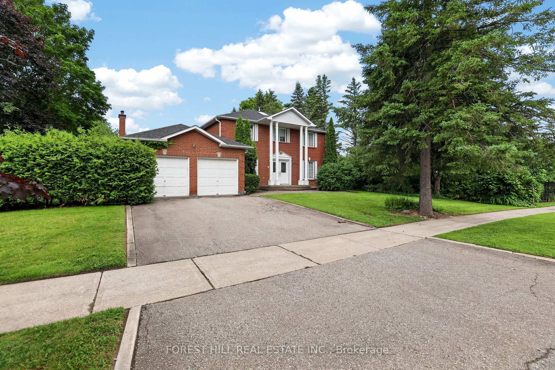 157 East Humber Drive photo 4