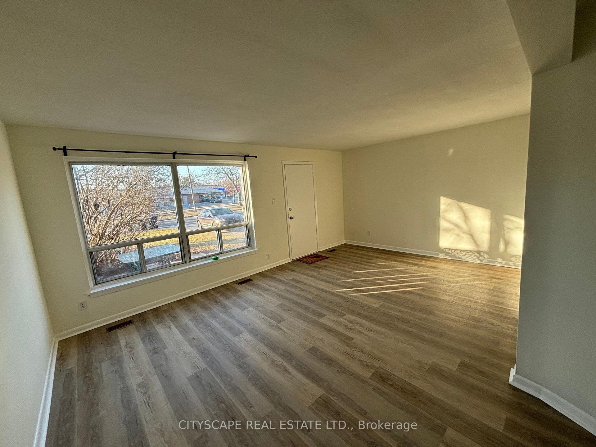 116 Guildwood Parkway photo 5