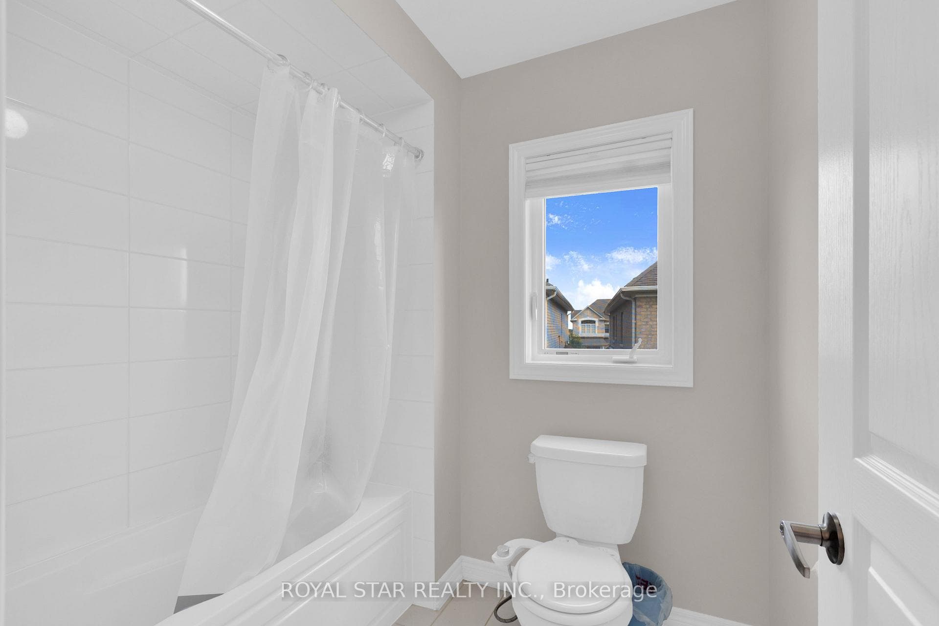 50 Brookwater Crescent photo 23
