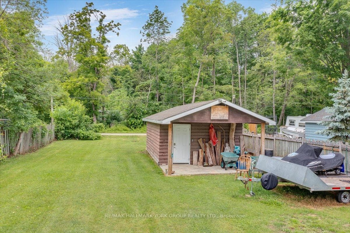 21 Lakeshore Road photo 25