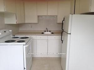 560 Bloor Street Unit 303 photo 2