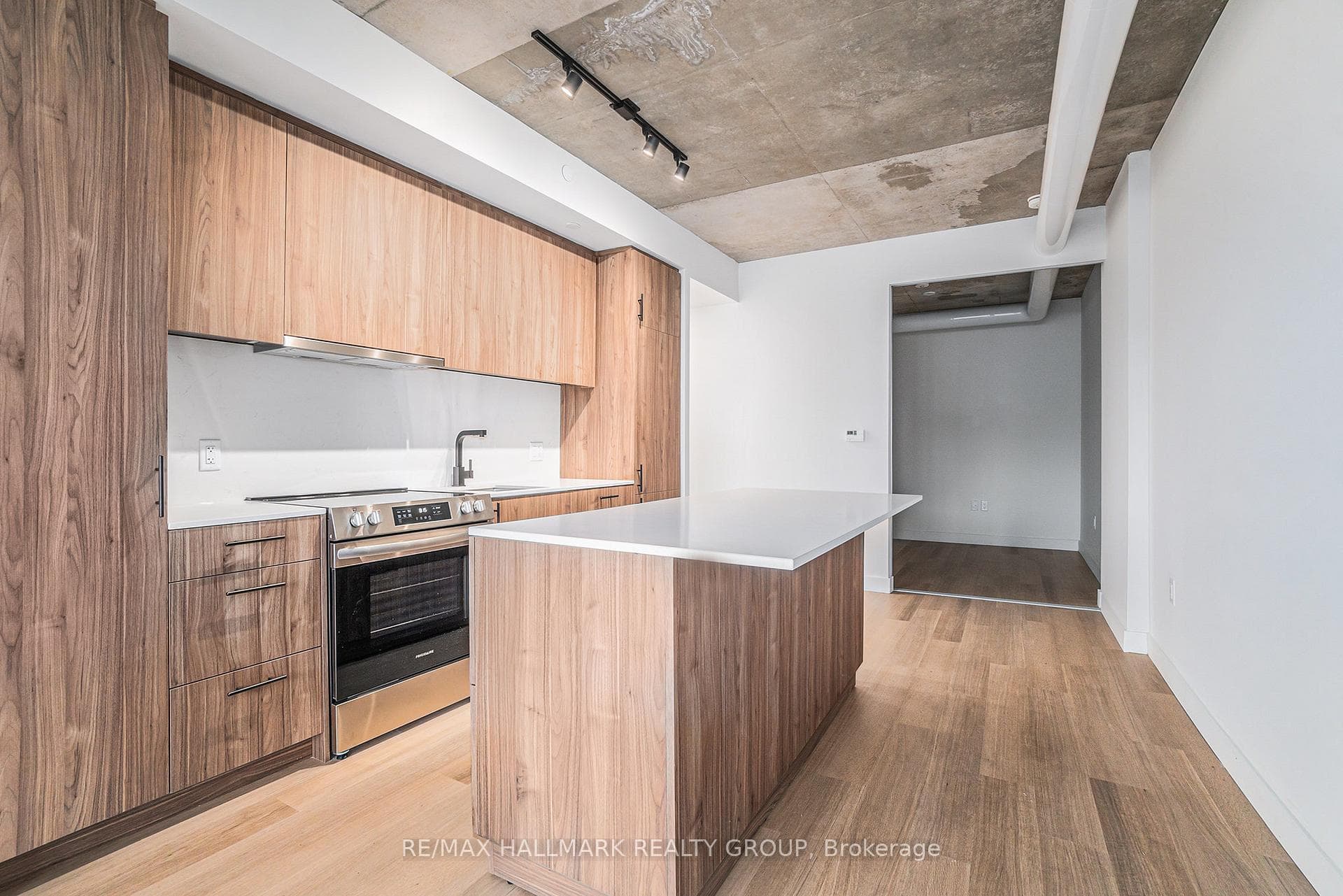 10 James Street Unit 414 photo 5
