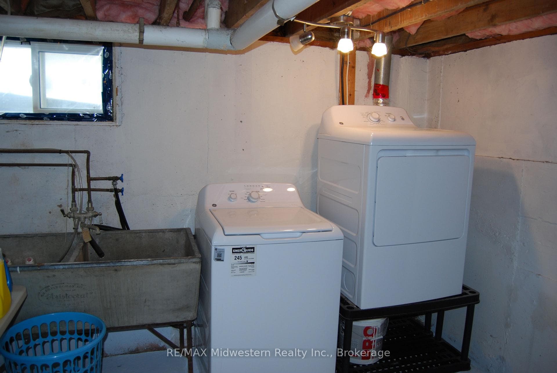 281 Elora Street photo 14