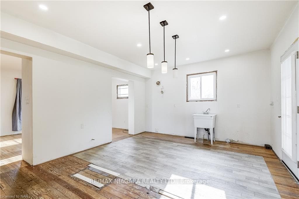 261 Ash Street photo 18