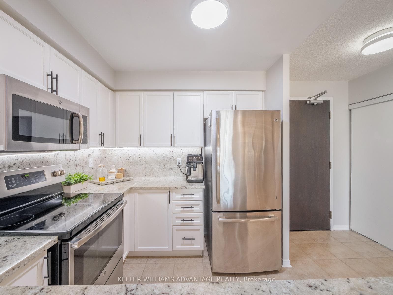 1733 Queen Street Unit 424 photo 6