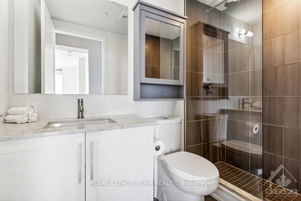 485 RICHMOND Road Unit 1710 photo 19