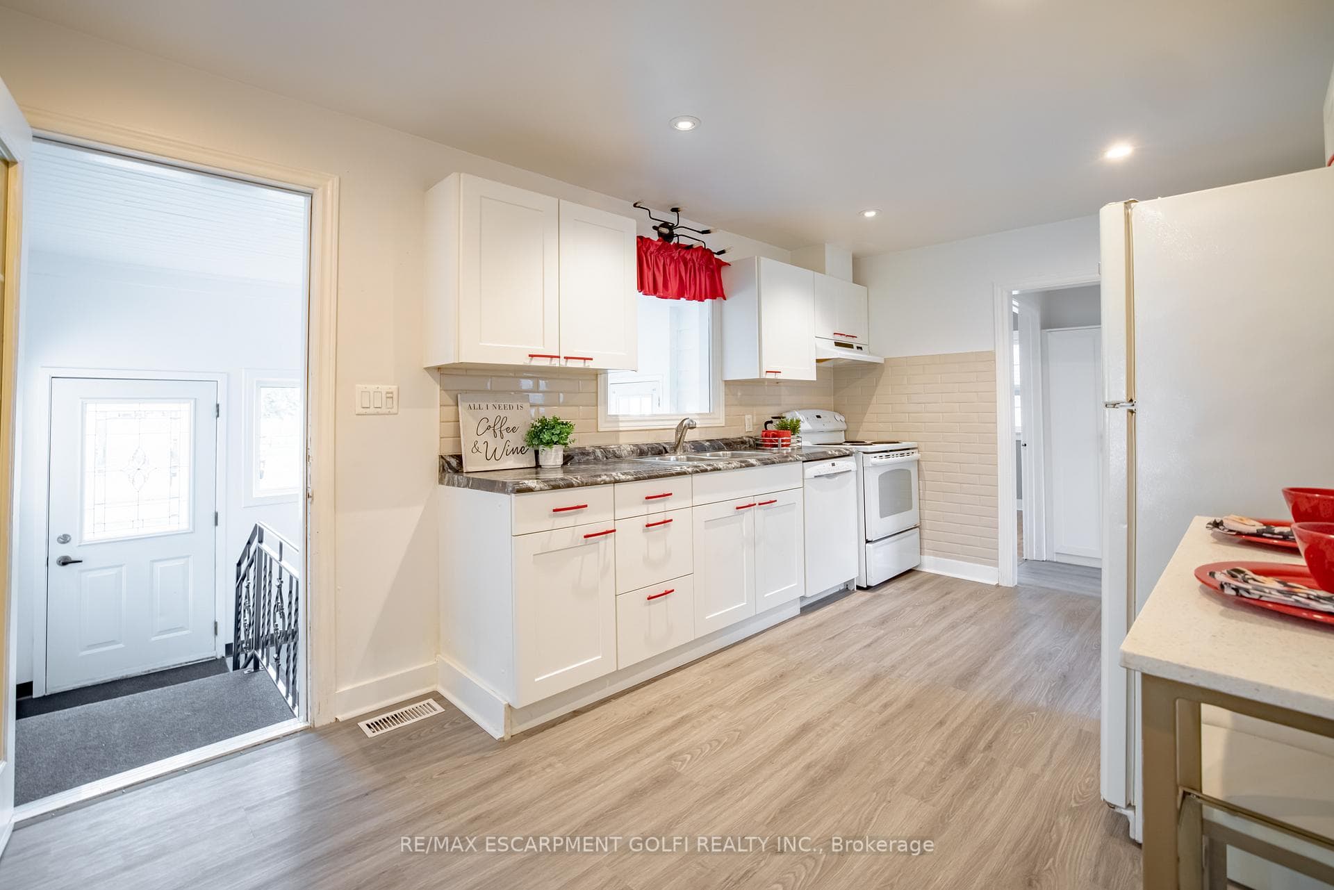 1220 Hollywood Street photo 4