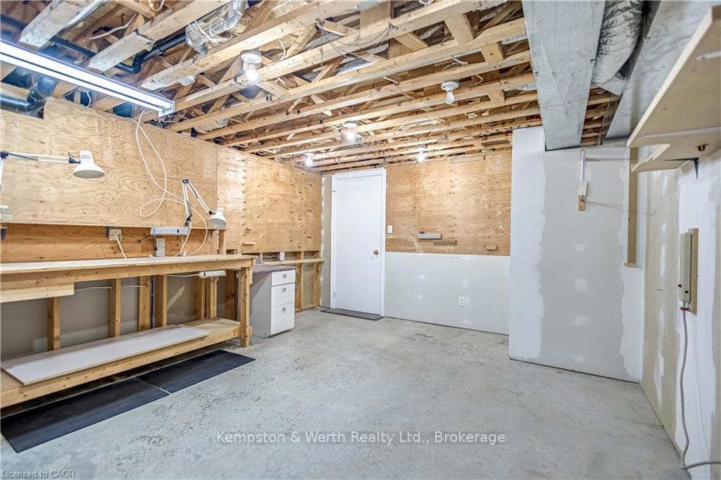 790 Lavery Street photo 37